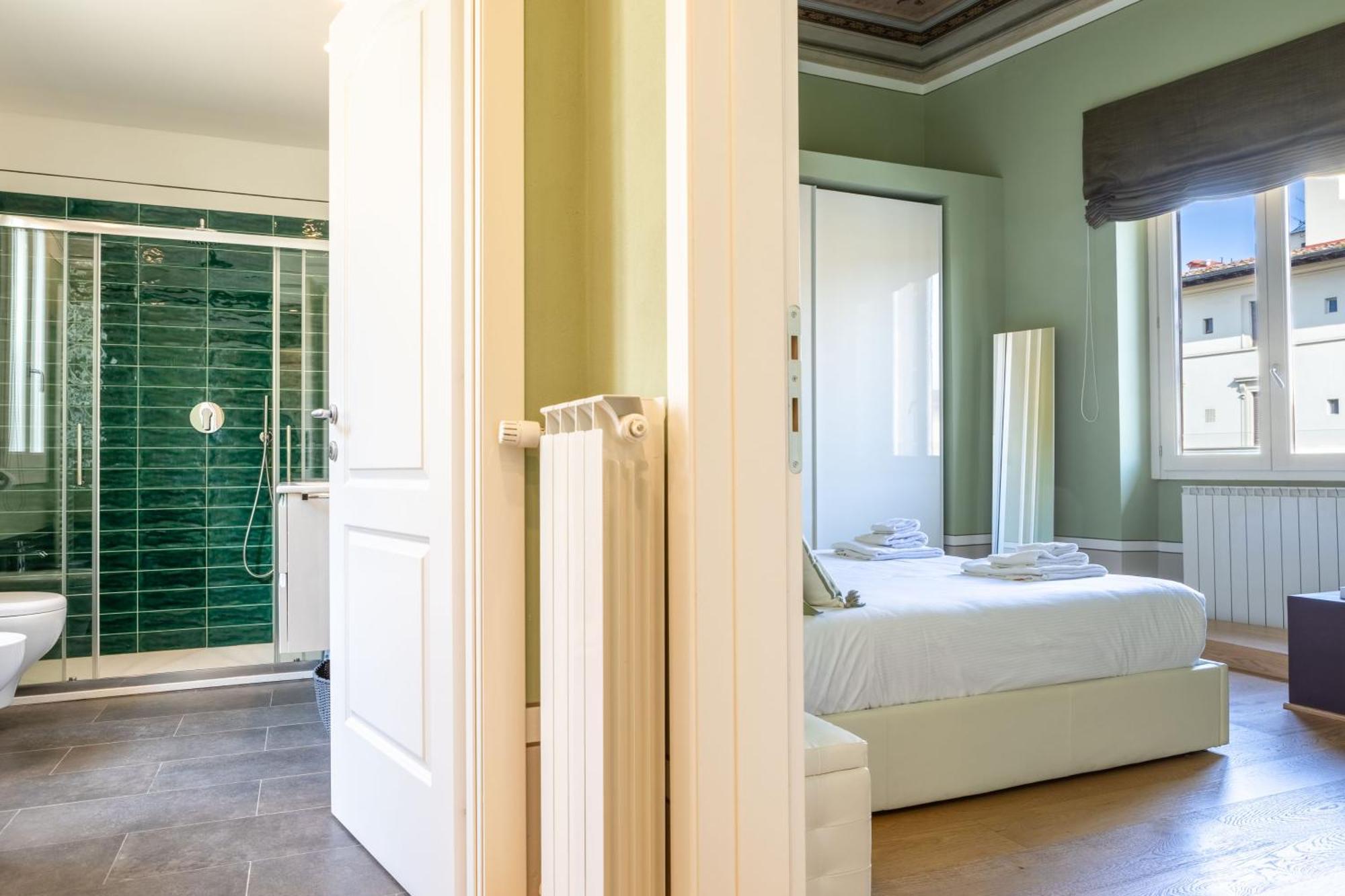 Retreat With Romantic Bathtub Apartment